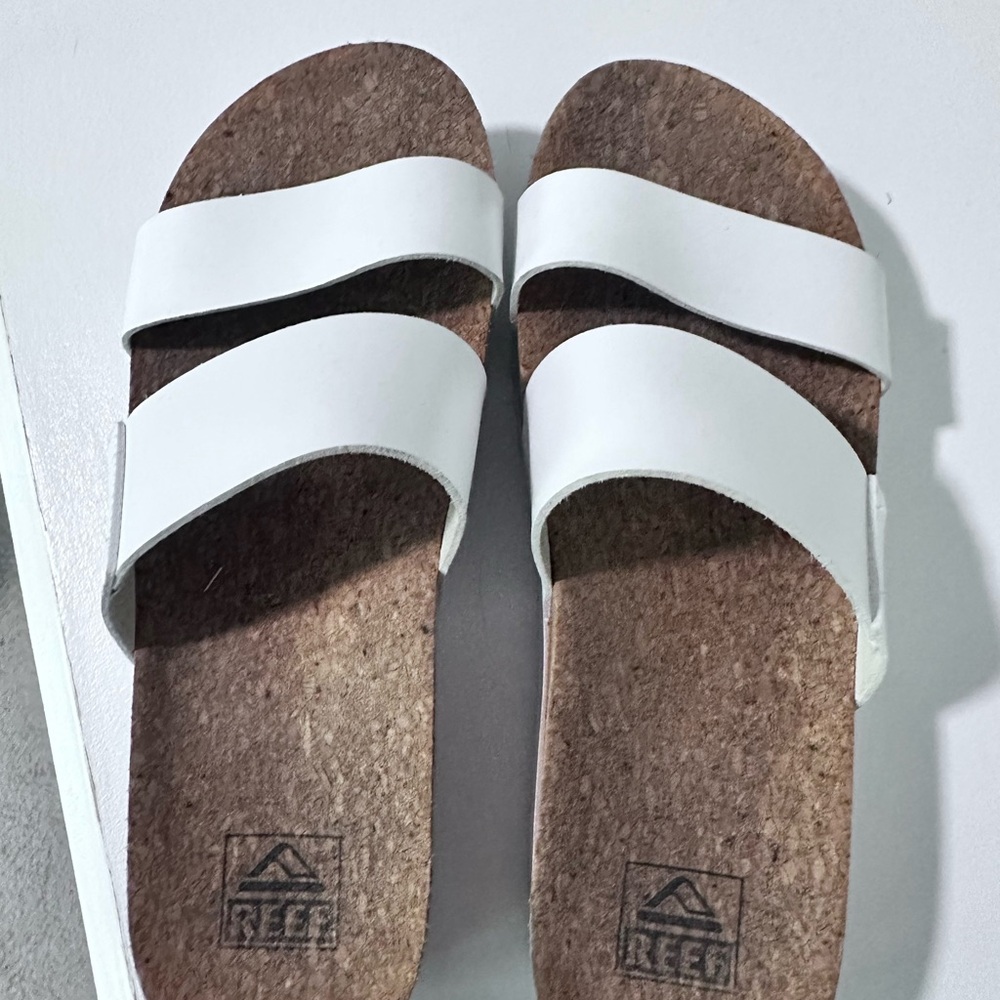 This is a pair of Reef Women's Cushion Vista Hi sandals